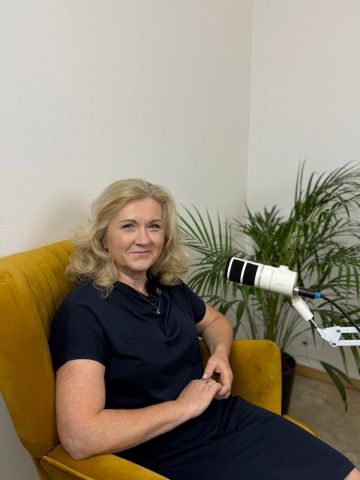 Markéta Demlová ve studiu podcastu Drzá MidlifeJarka